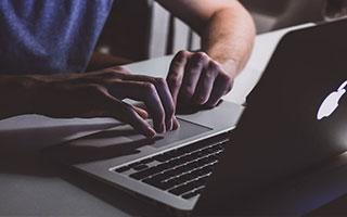 MON会超越比特币吗 一场关于价值共识与生态赛局的探讨